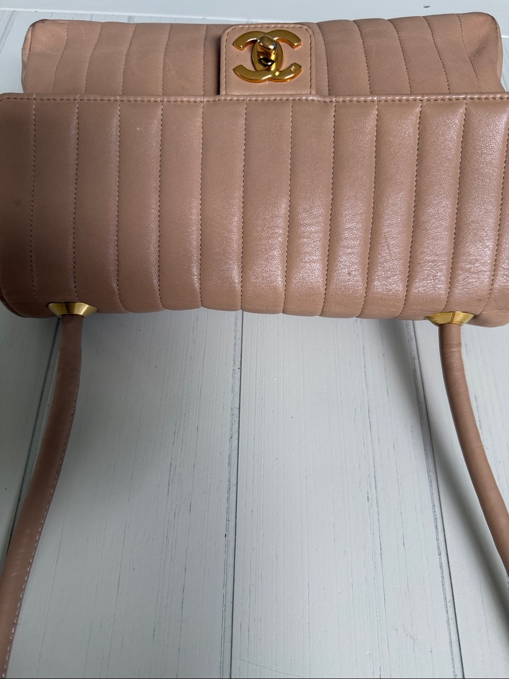 Chanel Beige Leather Quilted Bag - Picture 3 of 12